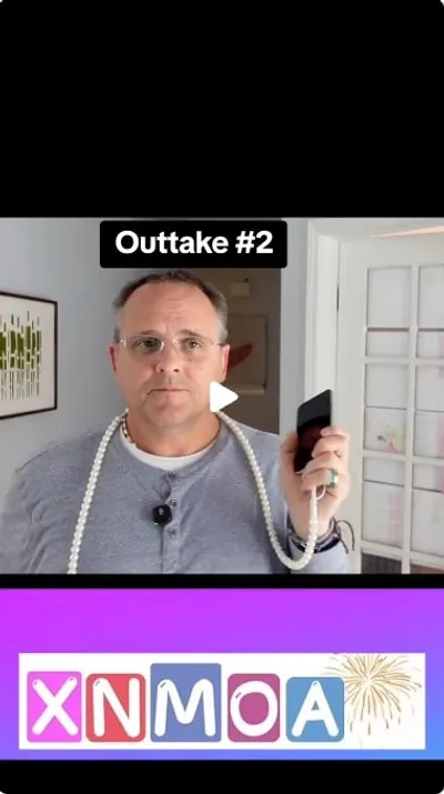 abilities, and whether or not a 50-year-old dad can pull off the pearl aesthetic. Compatible with iPhone 16, 15, 14 Pro Max and Galaxy S25/S24. If you want a tangle-free, heavy-duty multi-charger that looks cute, this might be it. Hashtags: #techreview #unboxing #iphonecharger #cutetech #funnyreview